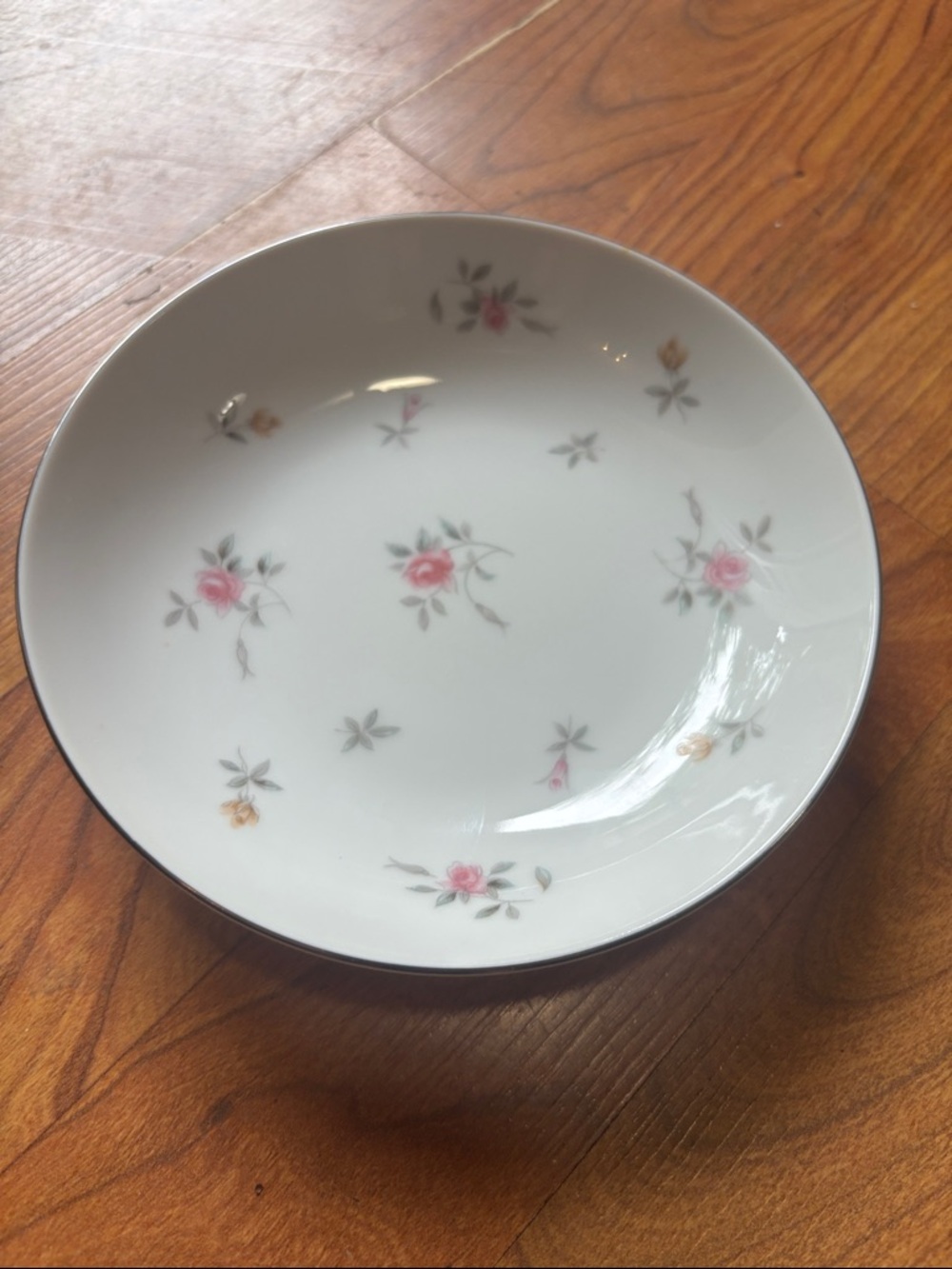 8 set Fruit dessert (sauce) bowl.  Pink and Yellow scattered rosebuds